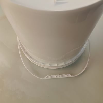 Màu trắng Đen 10L Vỏ Biếng nhựa Vật liệu PP với nắp niêm phong