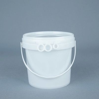 Các thùng nhựa màu trắng có thể xếp chồng lên nhau với nắp để lưu trữ thực phẩm